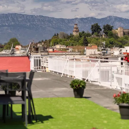 Lägenhet Grand Palace