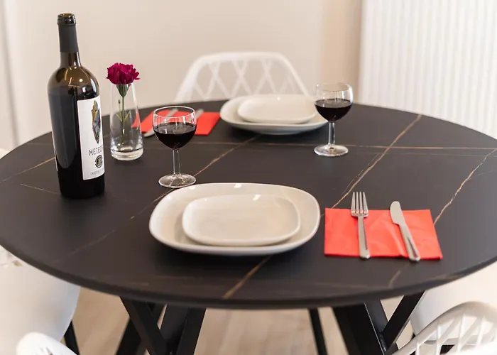 Grand Palace Apartment *