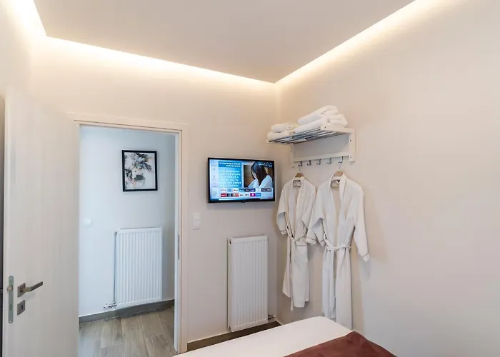 Grand Palace Apartment *