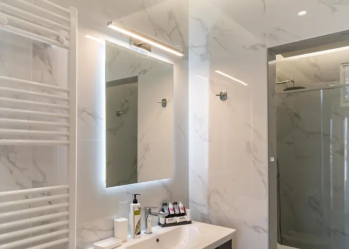 Grand Palace Apartment *